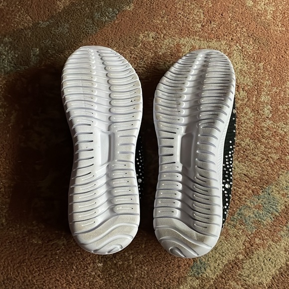 Women’s size 40 black studded pull on shoes - Picture 5 of 6